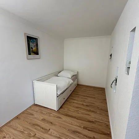 Haus Am Bahnhof Апартаменты *